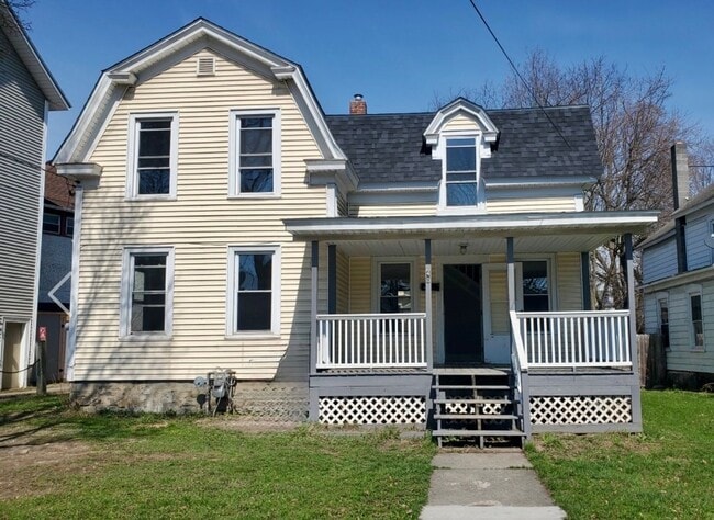Building Photo - Newly Remodeled City 3-Bedroom Single Family Home