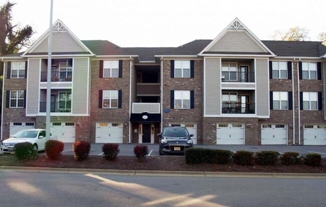 Building Photo - FOR RENT - Luxury Condo near downtown