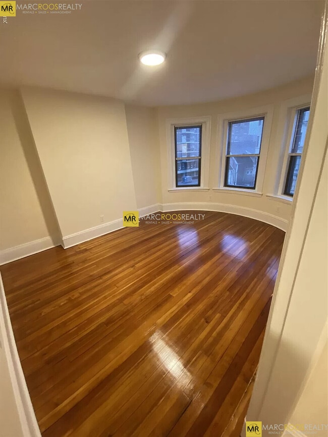 Photo - 885 Massachusetts Ave