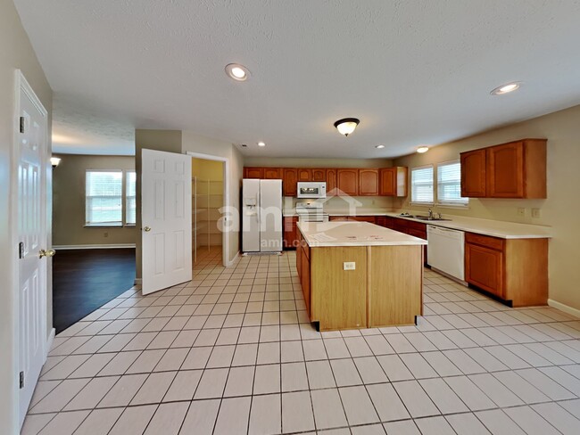 Photo - 529 Austrian Way