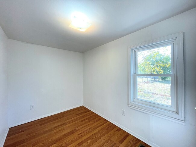 Photo - Clean 2 Bedroom 1 Bath House