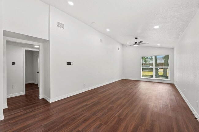 Photo - 632 Meadowlawn St