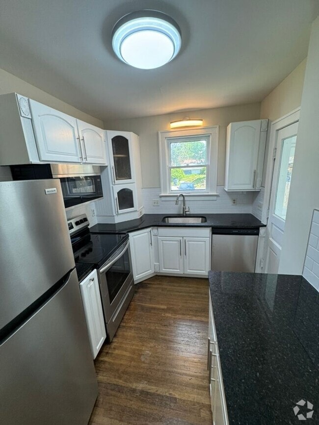 Building Photo - BRAND NEW UPDATES!  3 BEDROOMS / 1.5 BATHS... Rental