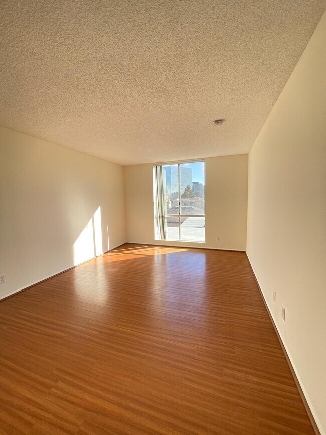 Photo - 3050 W 4th St Unit 304