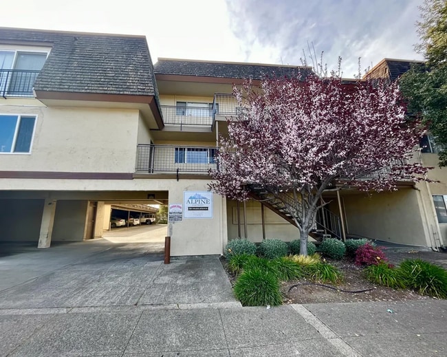 Building Photo - 1851 Salem Ave Unit 24
