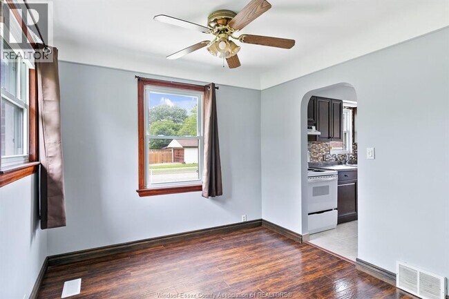 Photo - 3200 Longfellow Ave