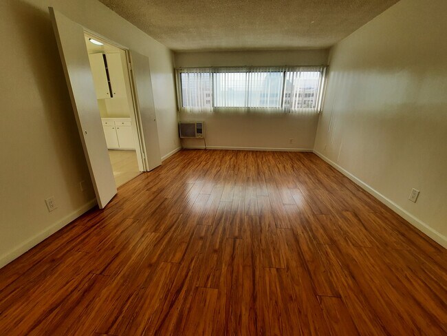 Photo - 533 S Harvard Blvd Unit 211