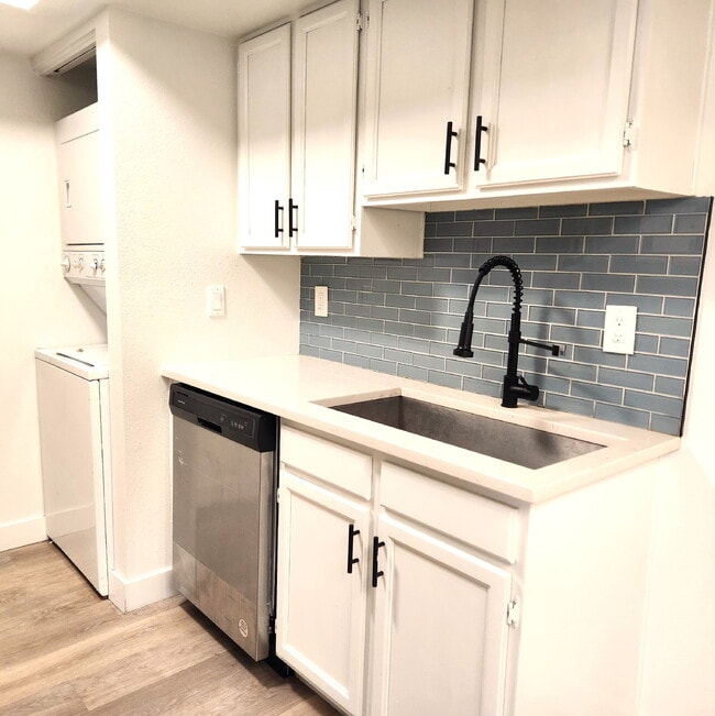 Photo - 2BR/2BA Condo with Community Pool & Spa in... Unidad 105