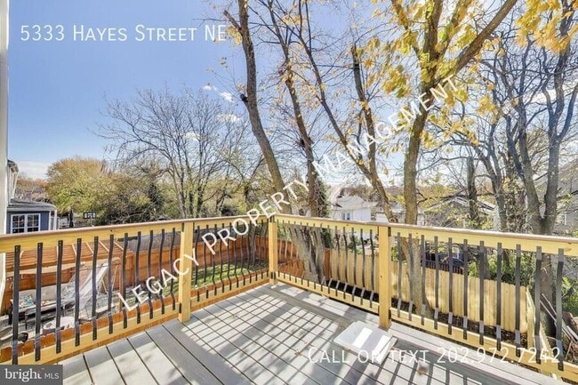Photo - 5333 Hayes St NE
