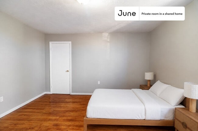 Building Photo - Room in Shared 4 bed/2 bath home in Newton Corner