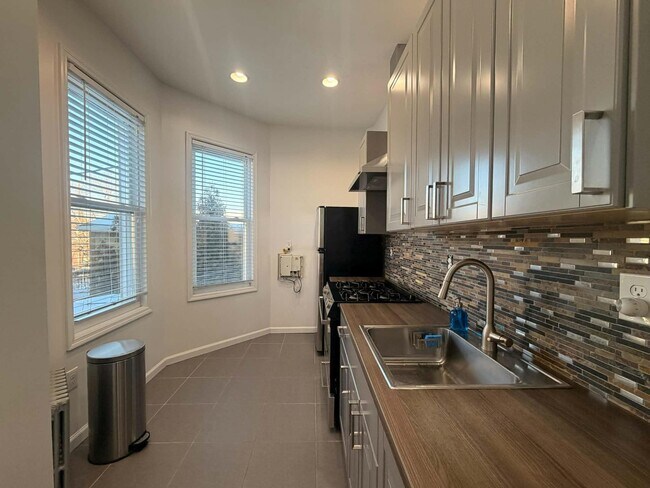 Photo - 19-21-21 Carlton Ave Unit 3