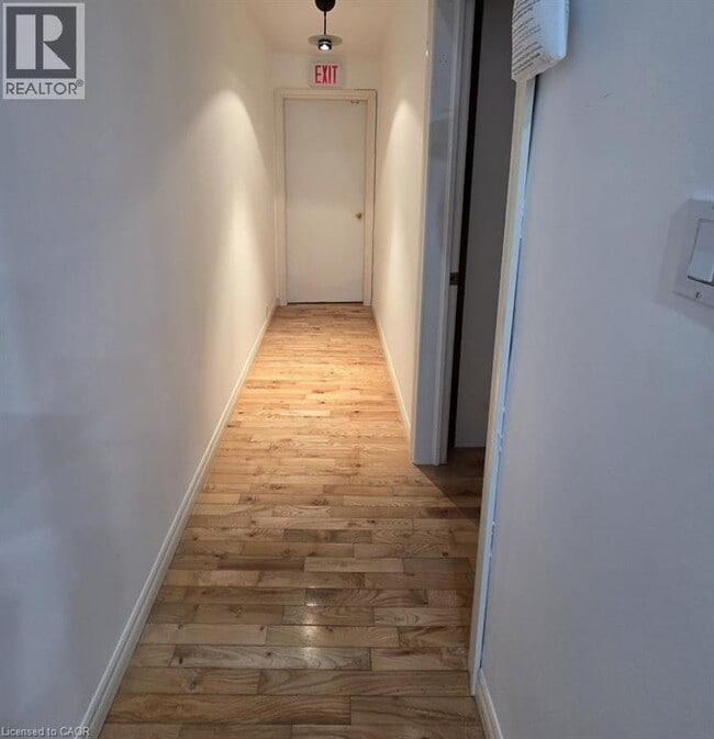 Photo - 7 King St N Unité UPPER