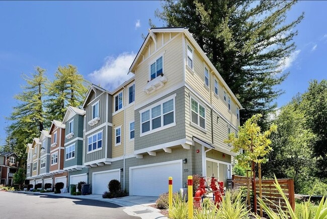 Building Photo - 335 Skyforest Way