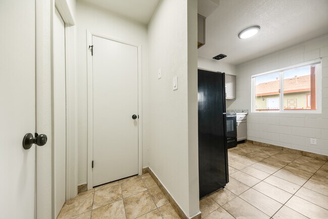 Photo - LOCUST CANYON APARTMENTS