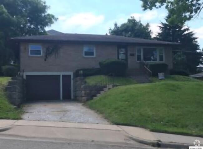 Building Photo - 1685 Glen Oak St Rental
