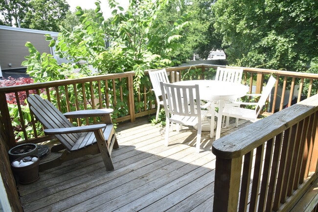 Private deck - 166 State St Unidad 2
