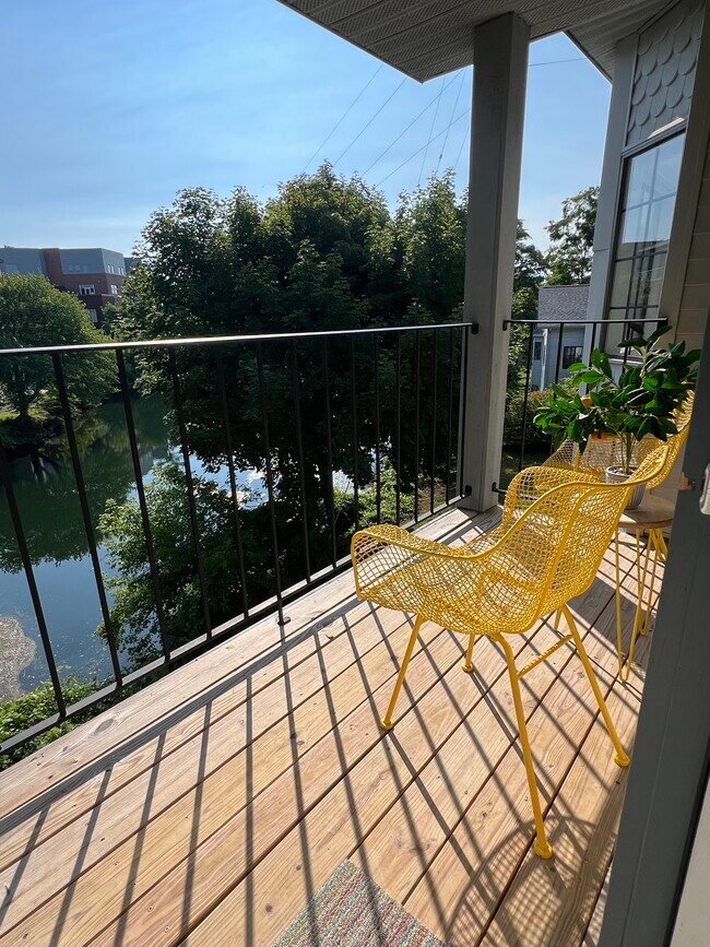 Photo - 525 Riverine Dr