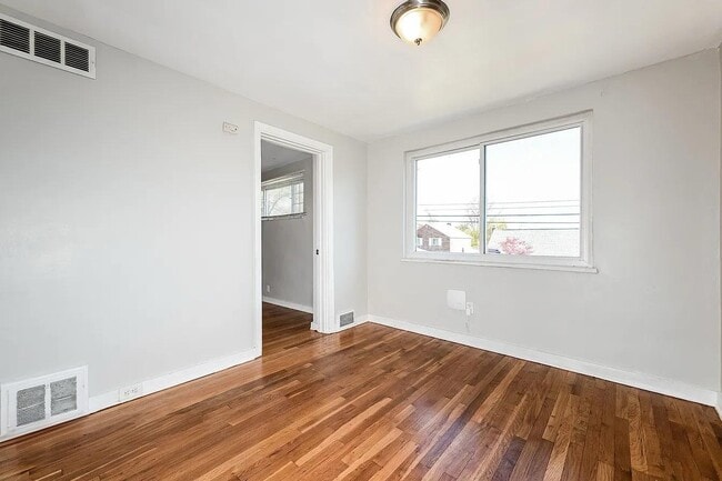Photo - 536 Burton Dr