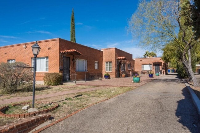 Building Photo - 2915 E 10th St