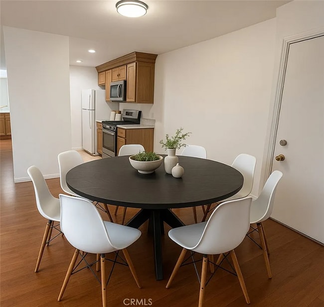 Building Photo - 5460 White Oak Ave