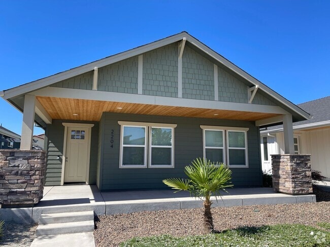 Building Photo - Chico Home for rent, 3 bed 2 bath, garage,...