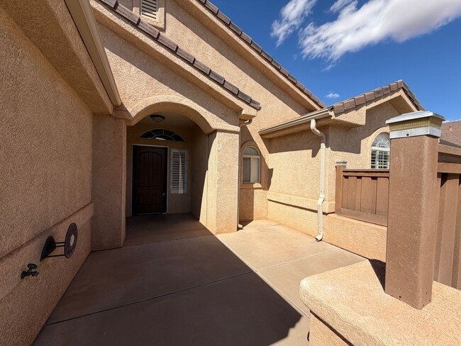 923 Rolling Hills Rd
