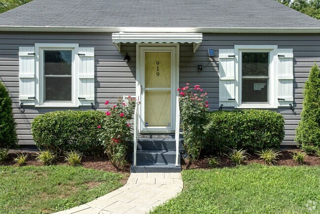 Building Photo - Cute and Cozy Home in Cleveland Park, Walk...