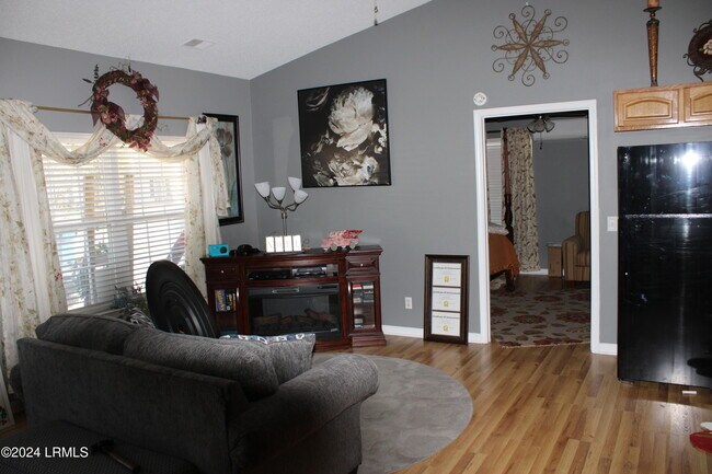 Photo - 78 Pamela Ln