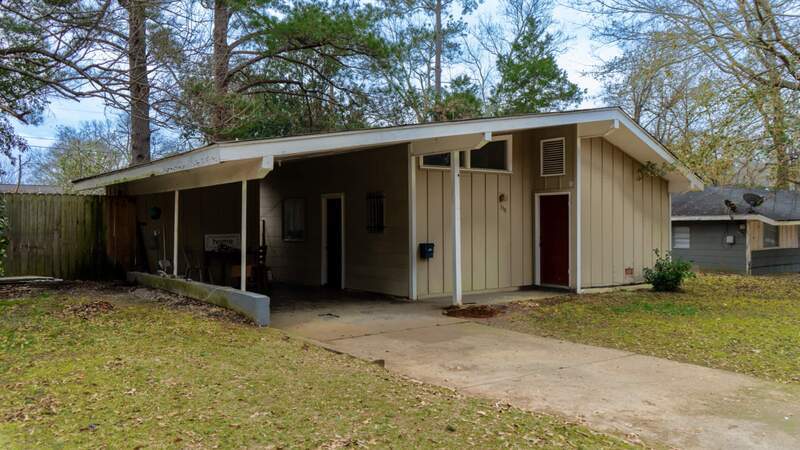 Photo - 338 Queen Catherine Ln