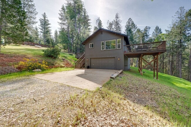 Building Photo - Updated Georgetown Home on 5 Acres with Huge Deck!