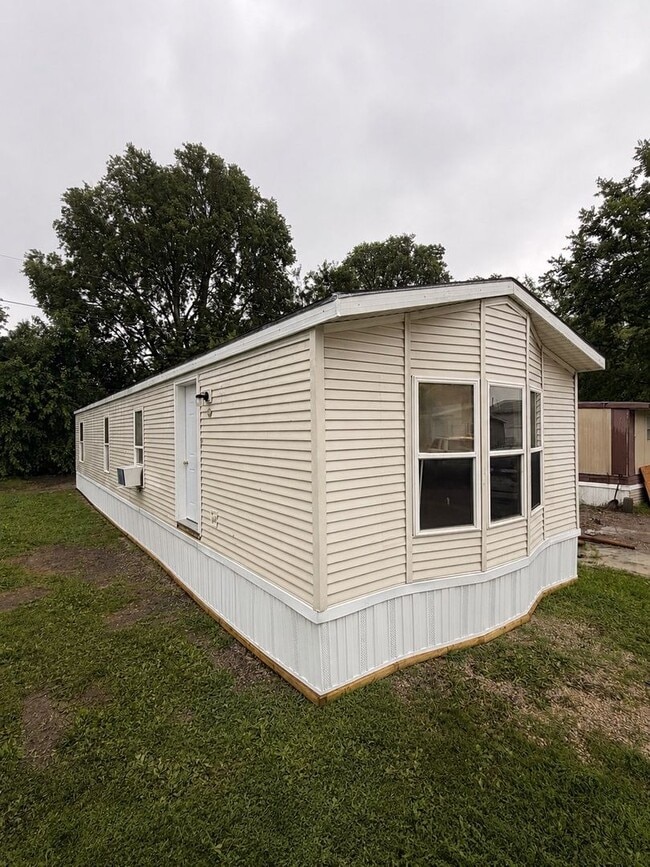 Building Photo - 310 3rd St S Unit Lot 26