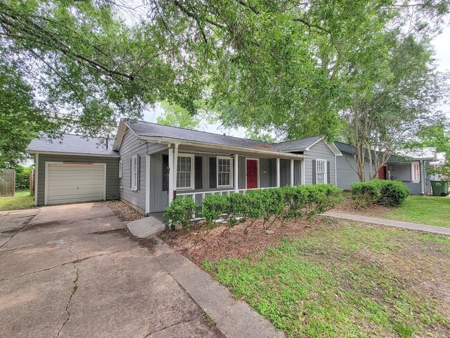 Photo - 1110 Woods Dr