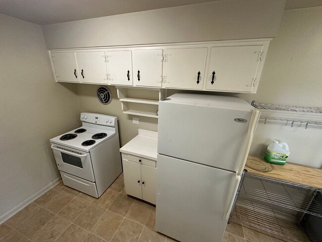 Photo - Beautiful 3 bedroom, 2 bath home located i...