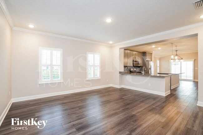 Photo - 725 Chandler Dr