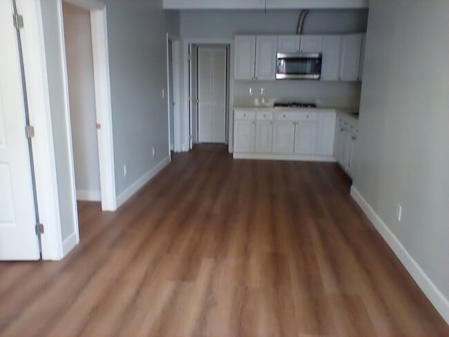 Building Photo - 4327 Maine Ave Unit 4327B