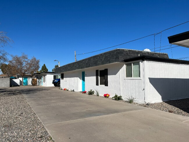 Photo - 920 E Montebello Ave Unidad 7