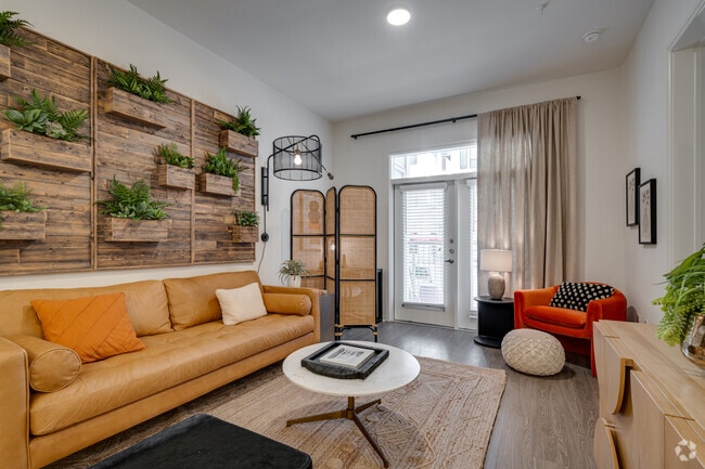 1BR, 1BA - 737SF