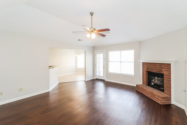 Photo - 995 Scofield Dr