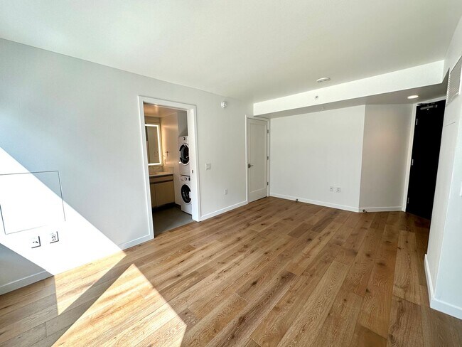 Photo - Cool Studio Condo in Iconic Nexus Building...