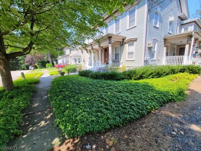 Photo - 131 4th St