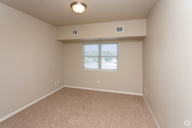 3BR, 2BR - 1,610SF