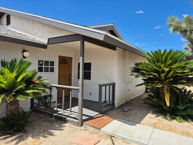 Building Photo - Joshua Tree Home with Awesome Views!