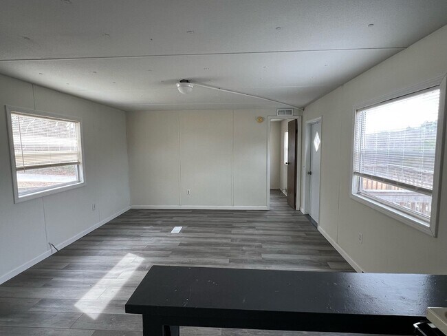 Photo - Clinton 37716 - 2 bedroom, 1 bath mobile h...