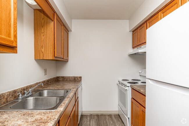 2BR, 1BA - 840SF