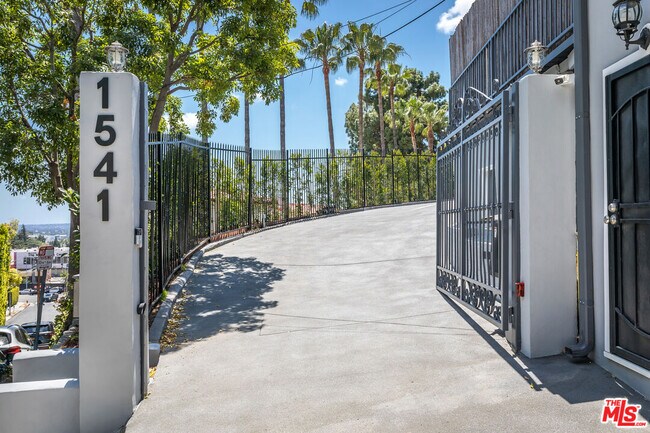 Photo - 1541 Selma Dr