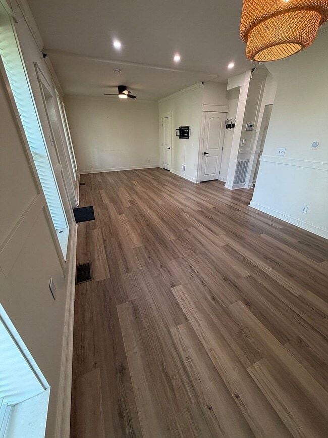 Photo - 1262 Indianola Ave