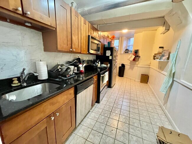 Photo - 337 Beacon St Unit 1