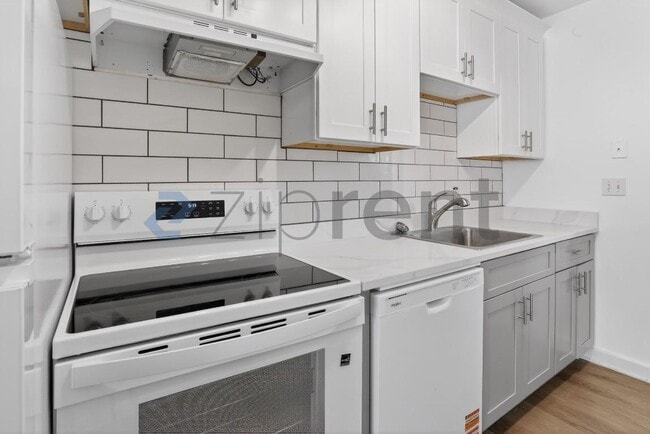 Photo - 463 Medlock Rd