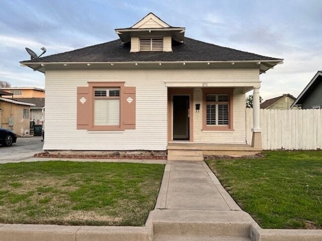 Building Photo - Lemon171-175 Unit 171