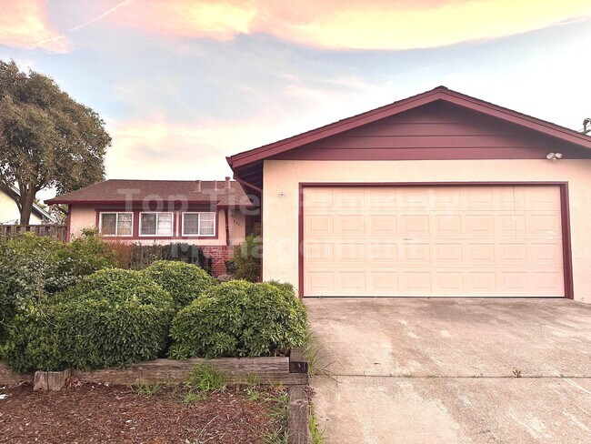 Photo - Very nice 4 Bed/2 Bath /1,250 square foot house in Concord available April 1st! Features and amen...